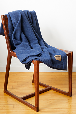 Cashmere and Lambswool Throw in Blue | ALIGN : LEFT
